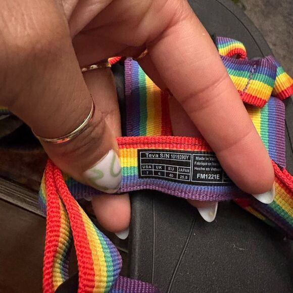 TEVA Hurricane XLT2 LGTBQ Sandals NEW - Picture 6 of 7